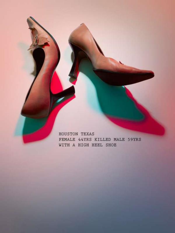 Teksas?da 44 yandaki bir kadn, bazen herkesin karsndakine frlatmak iin can att topuklu ayakkaby kullanarak, 59 yandaki bir adam ldrd.