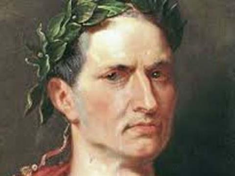 <p><b>Jl Sezar:</b></p>    Birok sinema, oyun ve dier sanat dallarna konu olan Gaius Julius Caesar, Roma'y imparatorlua dntren kiidir.     <p>Kazanlmas olanaksz grnen birok sava zaferle sonlandrm ve bunda ziyadesiyle zeksn kullanmtr. </p>    Disiplinli, donanml ve hzl olan ordular, dneminde benzersiz zellikler tamtr.