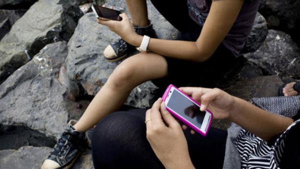 ahsnza ait telefonu birden fazla kii kullanyor ise, mikroplarn artma ve bir takm hastalklarn size geme olasl daha yksek oluyor.