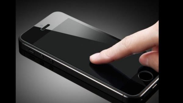 Islak mendillerin telefona zarar verdiini ve izik olumasna sebep olduunu bilmenizde fayda var. Telefonunuz iin bu tr zel spreyler her zaman daha gvenli olacaktr.