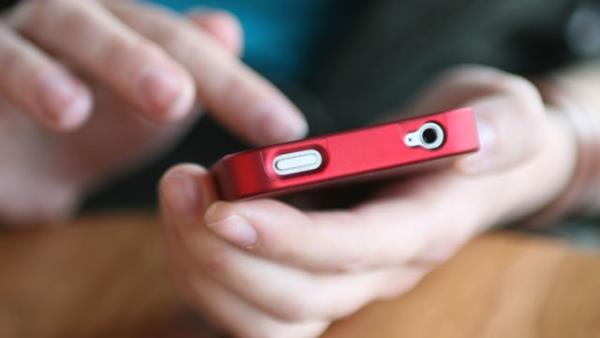 Bu ama dnda telefonu her trl bakteri ve tozdan korumas da ekran filminin hnerleri arasnda yer alyor. Maksimum 3 ayda bir ekran filminizi deitirmeniz, cihaznzdaki mikroplarn azalmasn salayacaktr.