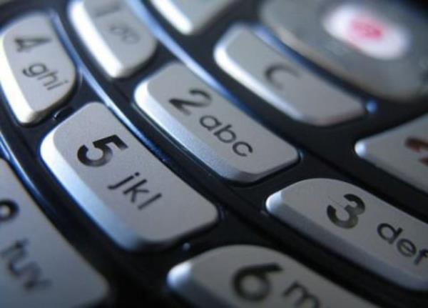 O nedenle tuu bir telefon kullanyorsanz, ortalama 3 ayda bir, tularn aarak kulak p ile temizlemelisiniz. Eer telefonunuzun tu blmesini aamyorsanz, kullanlmam bir di fras ile arada kalan mikroplar temizleyebilirsiniz.