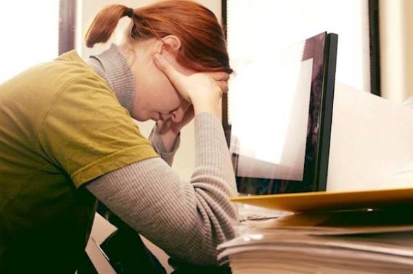 <p><b>10. " Eer birinin bana ok fazla yaklamasna izin verirsem, o kii beni kontrol eder."</b></p>  Bu da hatal fikirlerin sonuncusu. nsan tam anlamyla yalnz brakan, depresyona sokan ve hatta paranoyak dedirten bu dnce tarz bireyin sorunlarn bakalarna anlatamayna kadar gider