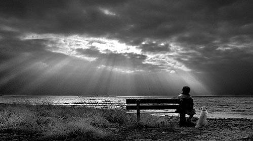 <p><b>4. " Yalnz olamam " " Yalnz kalamam "</b></p>  Bu da en nemli yanl dnme biimlerinden biri. nsan yalnz kalabilir ve yalnzken de mutlu olabilir. Yalnz kalmak hayatn her dneminde insann bana gelebilecek bir eydir. Yalnzlktan korkan insan salt bu korku nedeniyle istemedii insanlarla beraber olabilir.