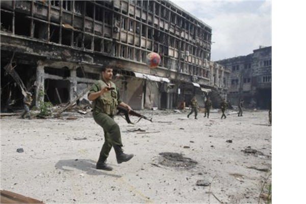 <br><b>7- Suriye</b></br>  Suriye'nin savunma btesi 1.9 milyar dolar. 2011'de i sava balamadan 220 bin aktif personeli vard. 4 bin 950 tanka ve 473 sava uana sahip.