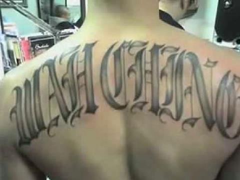 <p><b>Wah Ching:</b></p>    Bu uluslararas etenin kayna tartmal olsa da, iyi yaptklar bir ey var. Para kazanmak. iddete bavurma yoluna sk sk gitmelerine ramen bu durum onlar iin bir ara.    <p>Asl younlatklar alan ise, Los Angeles ve Dou Asyada faaliyetlerini srdrdkleri para aklama ve mali sulardr.</p>