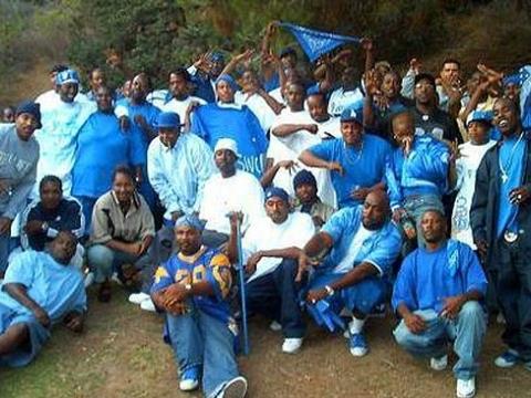 <p><b>Crips:</b></p>    16 yl nce kk bir eteyken, imdi dnyann sayl su rgtlerinden birisi haline geldiler.    <p>En byk dmanlar Bloods ve birka Hispanik ete olan Cripslerin en ayrt edici taraflar, kendilerini tanmlamak iin mavi rengi kullanmalar ve iddete olan sempatileri. </p>    Hatta o kadar iddet dolular ki, ete yelerinin lm ve yaralanma hadiselerinin ou, yine ete ierisindeki kavgalardan meydana gelmektedir.