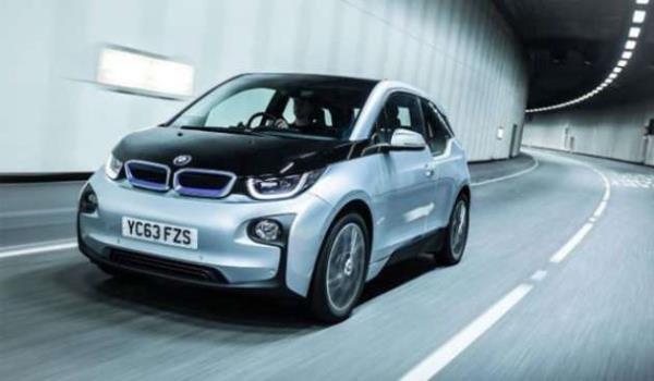 <p>BMW i3</p>    BMW, 'i' jenerasyon modelleriyle elektrikli otomobil dnyasna admn att. Ve bu i3 lkemizde de satlacak.