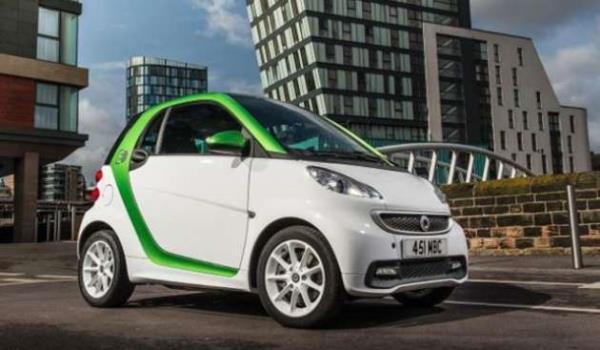 <p>Smart eD Coupe</p>    Elektrikli otomobillerin baarsnda menzil sorununun zmnn yan sra ham petrol ve elektrik enerjisi fiyatlarnn seyrinin de nemli bir etmen olduunu syleyebiliriz.