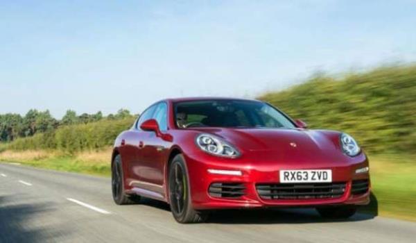 <p>Porsche Panamera S-E Hybrid</p>    5500 d/dk'da 416 hp g reten motoruyla, 5,5 saniyede 0'dan 100 km/s hza ulayor. Azami hz 270 km/s ve ortalama 3,1 litre yakt tketiyor.