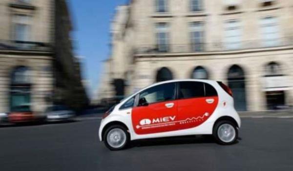 <p>Mitsubishi i-Miev </p>    Alman hkmetinin planlarnda, 2020 ylna kadar gcn sadece elektrik motorundan alan bir milyon aracn trafie km olmas ngrlyor.