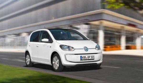 <p>Volkswagen e-Up</p>    82 HP g ve 210 Nm tork reten elektrik motora sahip ara, enerjisini lityum iyon bataryalardan salyor. 0'dan 100 km/s hza 12.4 saniyede ulaabiliyor.Maksimum hz ise 130 km/s olarak belirtiliyor. 160 km'lik bir menzili var...