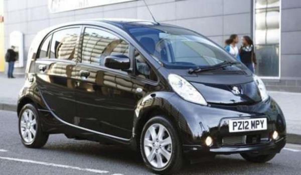 <p>Peugeot i-On </p>    Elektromobilitenin yumuak karn menzilin ksa ak bataryasnn pahal oluu. Altyap ve arj istasyonlar iinse byk yatrmlar gerekiyor.