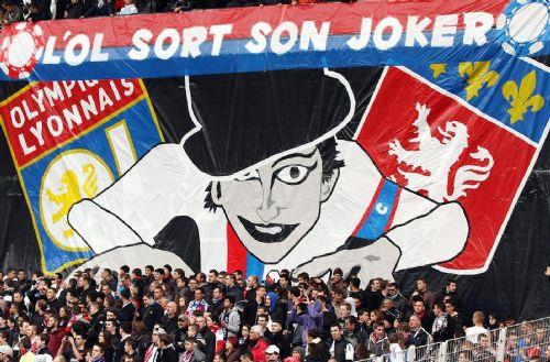 Sports Illustrated, dnya futbolundaki en etkileyici tribn koreografilerini seti. Dnyann drt bir yanndan seilen ovlar arasnda Trkiye'den de bir koreografi yer ald. te birbirinden etkileyici koreografiler;