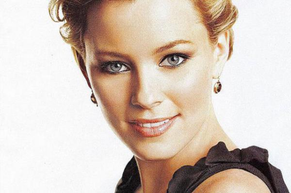 Elizabeth Banks - The Hunger Games