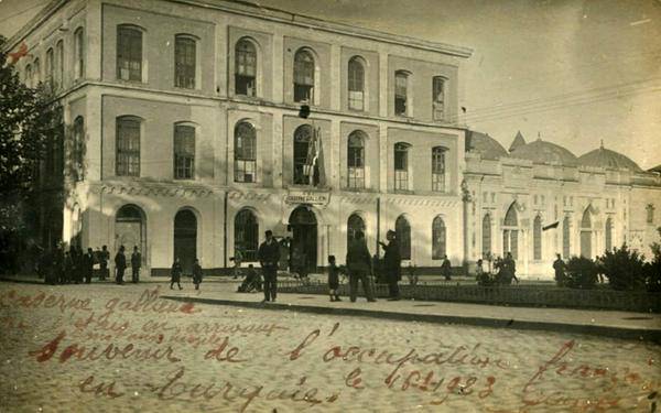 Cumhuriyet?in kurulmasndan ksa bir sre ncesi, Beyazt?ta bulunan igal kuvvetleri karargah