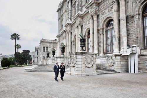 Kitab Cumhurbakan Gl?e 29 Ekim olan doum gnnde teslim ettim. Bireyler hazrladm biliyordu, fakat bu tarz birey beklemiyordu.