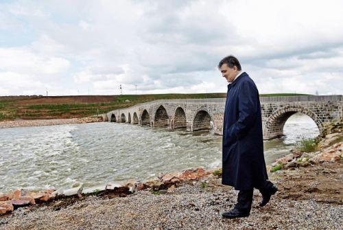 Demirci, Abdullah Gl?n kitab inceledikten sonra, 'Tarihe kalacak bir kitap' yorumunda bulunduunu anlatt.