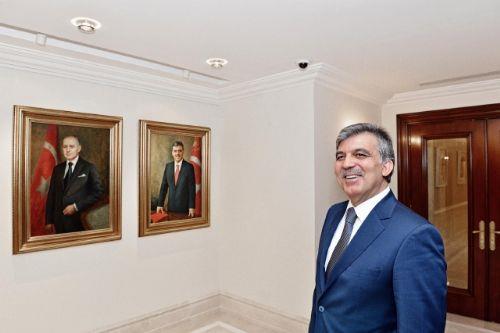 <p>N SZ GL'DEN</p>     Kitabn hazrlk aamasndan bilgisi olan, ancak ierii kendisi iinde srpriz olan 11. Cumhurbakan Gl,