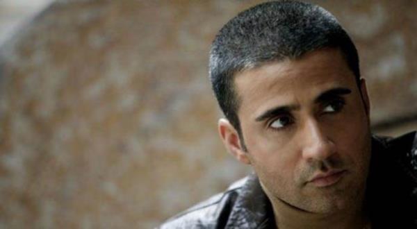 Kuzeni Uur Seluk Trker'in ynlendirmesiyle bir sre nce 5 milyon dolarlk Twitter hissesi alan sanat, byk kr elde etti. Emrah, imdi tm kazancn Facebook hisselerine yatryor.