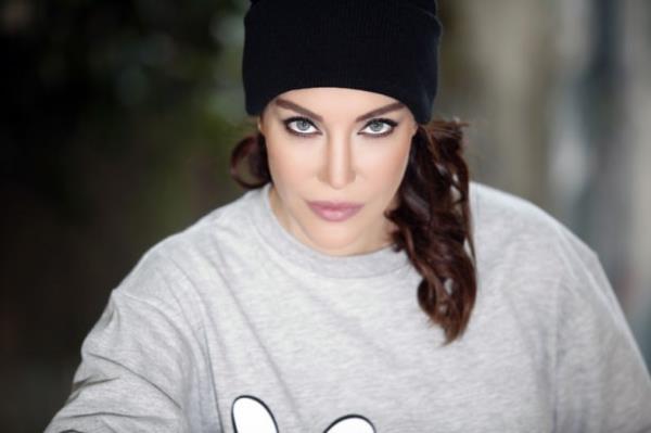 <p>DENZ AKKAYA</p>  ocuk kyafetleri satan Chic Frog adl maazann sahibi.