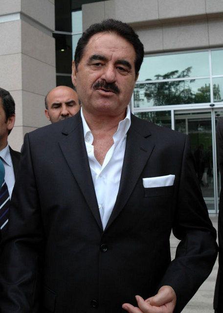 <p>brahim Tatlses</p>  Seyrantepe'de yemek fabrikas, Tatlses i Kfteler, Seyrantepe ve Etiler'de kebap salonlar var. Trkiye'nin her yerine lahmacun salonlar aacak. By Tatlses adyla gmlek retiyor. Tatlses Air adl havayolu irketinin de sahibi.