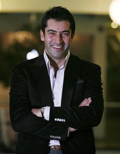 <p>KENAN MRZALIOLU</p>    Emlaklk yapyor. Kurduu zel bir ekiple Tarlaba, Cihangir ve Balat civarnda ok sayda eski bina toplad konuuluyor.