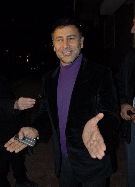 <p>ZZET YILDIZHAN</p>  naat irketi var. zmir'de drt yldzl bir oteli de faaliyete soktu.