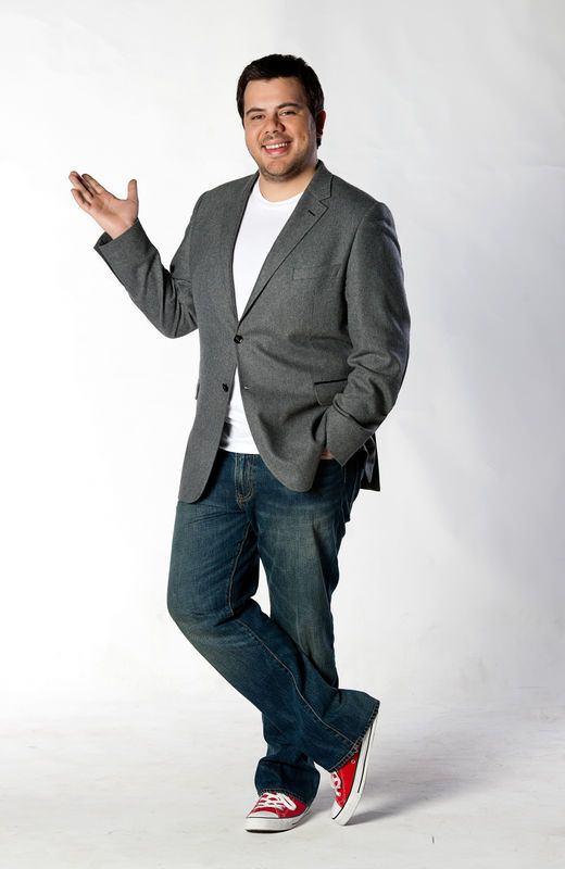 Komedyen Eser Yenenler, baarsn paraya evirmeyi iyi bildi. Bursa?dan stanbul?a geldiinde gnlk 50 TL?ye figranlk yapan Yenenler, iadamlna soyundu.