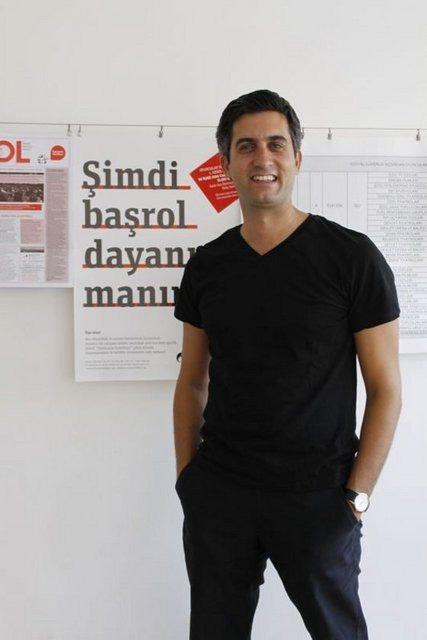 <p>MEHMET AL ALABORA</p>  Babas Mustafa Alabora ile birlikte ile'de kfteci salonu at.