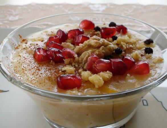 <p><b>Hz. Nuh'un a are</b></p>    Allah Resl (sallallahu aleyhi vesellem) Are Gnnde Mslmanlarn aile efradna ve komularna her zamankinden daha ok ikramda bulunmasn tavsiye etmilerdir. Bir hadis-i erifte yle buyurulur: "Her kim Are Gnnde ailesine ve yaknlarna ikramda bulunursa, Cenab- Hak da senenin tamamnda onun rzkna bereket ve genilik ihsan eder."