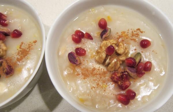 <p>Yine Tirmizi'de geen bir hadis-i erifte Peygamberimiz yle buyurmulardr:</p>    "Are Gn'nde tutulan orucun Allah katnda, o gnden nceki bir senenin gnahlarna keffaret olacan kuvvetle mit ediyorum." Bunun yan sra; "Ramazan ayndan sonra en faziletli oru, Allah'n ay olan Muharrem aynda tutulan orutur" hadis-i erifi ise, bu gnlerde tutulan orucun faziletini ifade etmektedir.