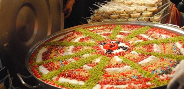 <p><b>te en gzel Aure tarifi!</b></p>  <p><b>MALZEMELER</b></p>  2 su barda dvme buday  <br>Yarm su barda kuru fasulye</br>  Yarm su barda nohut  <br>50 gr.ku zm</br>  50 gr.izmir zm  <br>2-3 adet kuru incir</br>  1 ay barda dut pekmezi  <br>4-5 adet kuru kays (islimsiz,kays iri)</br>  Yarm portakal kabuu  <br>Yarm ayva</br>  7-8 adet karanfil  <br>1adet 10 cm. kadar ubuk tarn</br>  1 adet elma  <br>Bir ay ka tuz (tepeli olmasn,silmeden biraz fazla olsun)</br>  Damak tadnza gre eker