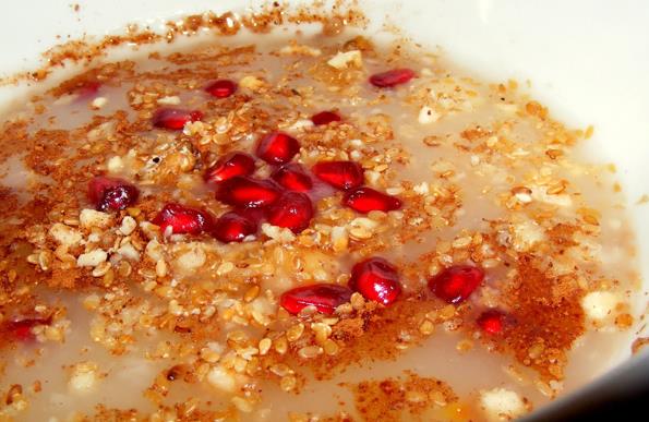 Bugne "Are" denmesinin sebebi, Muharrem aynn onuncu gn olmasndandr. Byk fkh limi Ebu'l-leys Semerand, Are isminin hikmeti olarak, o gnde Cenb- Hakk'n on peygamberine on deiik ikram ve ihsann zikreder.