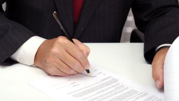 Organ balamak isteyen kiiler, iki tank huzurunda belge imzalayarak organ ba kartna sahip oluyor.