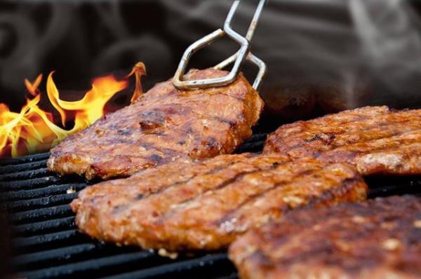 Hayvansal proteinler ok yksek scaklklarda piirildiinde (mangalde veya kzartarak), etin ierisinde kansorejen maddeler oluur. Sebzeleri mangalda piirmeyi, etleri ise kansorejen madde almn azaltmak iin frnda uzun sre piirmeyi deneyin.