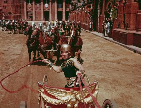 212 dakikalk sresi ve 15 milyon dolarlk btesiyle Charlton Heston'n varlndan fazlasn getirdi. talya'dan kaynan alan 'kl ve sandalet filmi'nden yola kan eser, zengin Yahudi prens Ben-Hur'un tarihin ilk yllarnda Roma mparatorluu'nun iindeki hayata tutunma abasn ele alyordu. Onun ismi ise halen zihinlerde.
