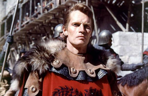 Burada da Charlton Heston'n getirdii 'seyirci katks'nn izinde sinemann en aklda kalc kahramanlk hikayesine uzanyor. Byle filmlerin has ismi Charlton Heston eliinde nceki yzyllarda geen bir kahramanlk destan...