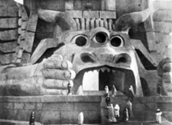 <b>5-Cabiria (1914)</b> Giovanni Pastroni'nin erken dnem epii. Roma dneminden bir 'sword-and-sandal film' (kl ve sandalet filmi) reten eserin, bu alann nn at phesizdir. Cinecitta kurulmadan nce hazrlk maiyetinde bir destanslk ve detayclk alarken sessiz sinemann nemli klasiklerinden olmutur.