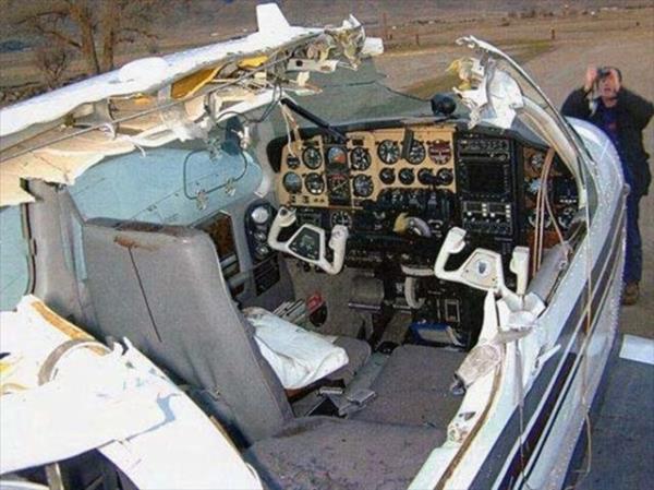 Gerekte, 2004 ylnda iki uan arpmas bu grntye sebep oldu ve bir kii hayatn kaybetti.