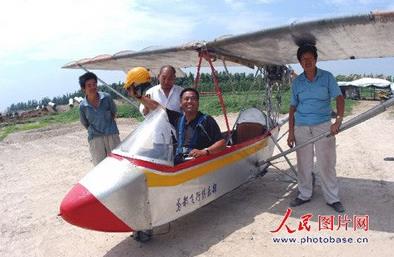 Tan Chengnian-Hafif Uak (2007): in'de kyl Da Vinci olarak tannan Tan Chengnian, tasarlad kk ua ile yol alrken