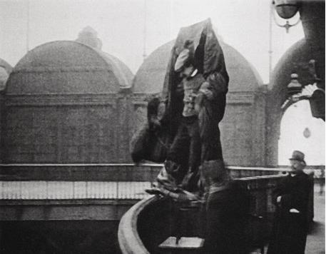 ekibinin de bulunduu deneyde dmdz aa doru derek hayatn kaybetti.