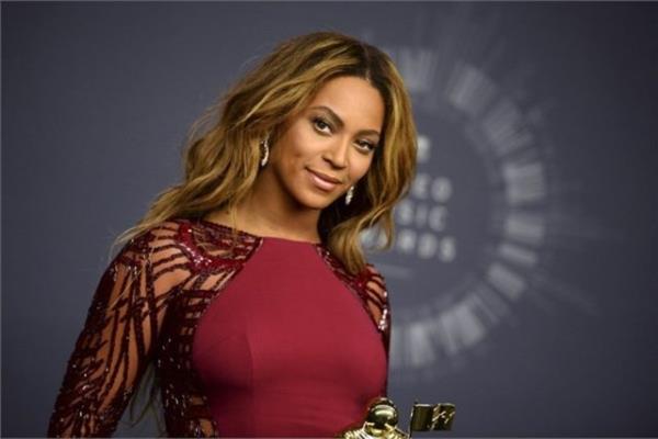 1- Beyonce  <br>Yln en ok kazanan kadn sanats Beyonce oldu.</br>