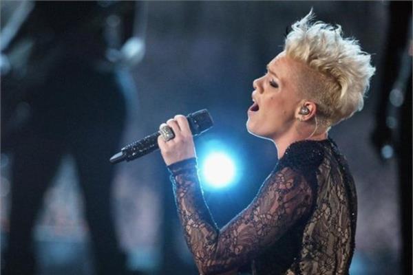 3- Pink  <br>Listede nc srada alternatif mziin gl sesi Pink yer alyor. Geliri 52 milyon dolar.</br>