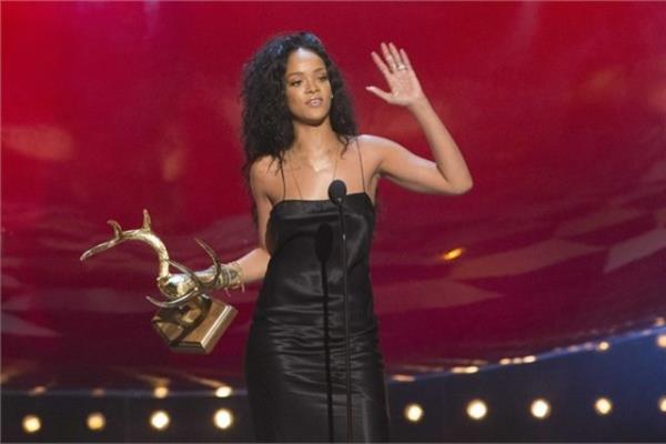 4- Rihanna  <br>48 milyon dolar</br>