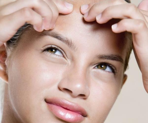 Yzeydeki veya gzenekler iindeki ya skarak boaltmaya almak ya da derin gzenek temizleyicilerle temizlemek, geici bir dzelme salasa da aslnda sebum salglanmasn artrc etkiye neden oluyor.