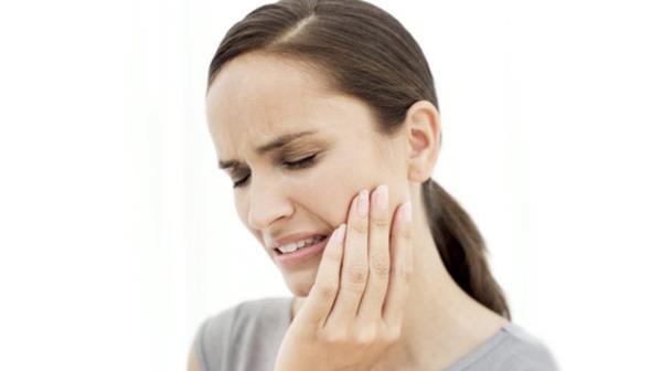 Scak sonras dilerimizdeki hassasiyet 3-4 gn devam edip, ar oluturuyorsa, muhakkak di hekimine bavurmalyz.