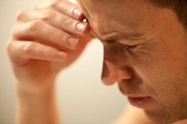 nleyici tedaviler uygulanr. Genellikle migrenle kartrlr ama migren tedavisinden sonu alnamayabilir.