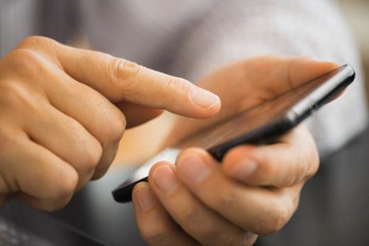 Uygulamalar Sahte Olabilir    Ki�isel verilerinizi ele ge�irmek isteyen korsanlar �e�itli programlar �retiyorlar ve kullan�c�lar�n ba�lanmas�n� bekliyor.