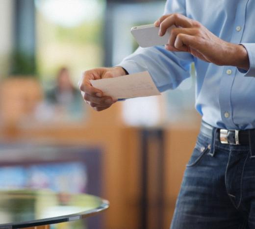 Telefonunuzu Satarken Uygulamalar� Silin    Ak�ll� telefonlar�n� satanlar ki�isel bilgi ve kredi kart� bilgilerini girdikleri uygulamalar� silmeden satabiliyor.